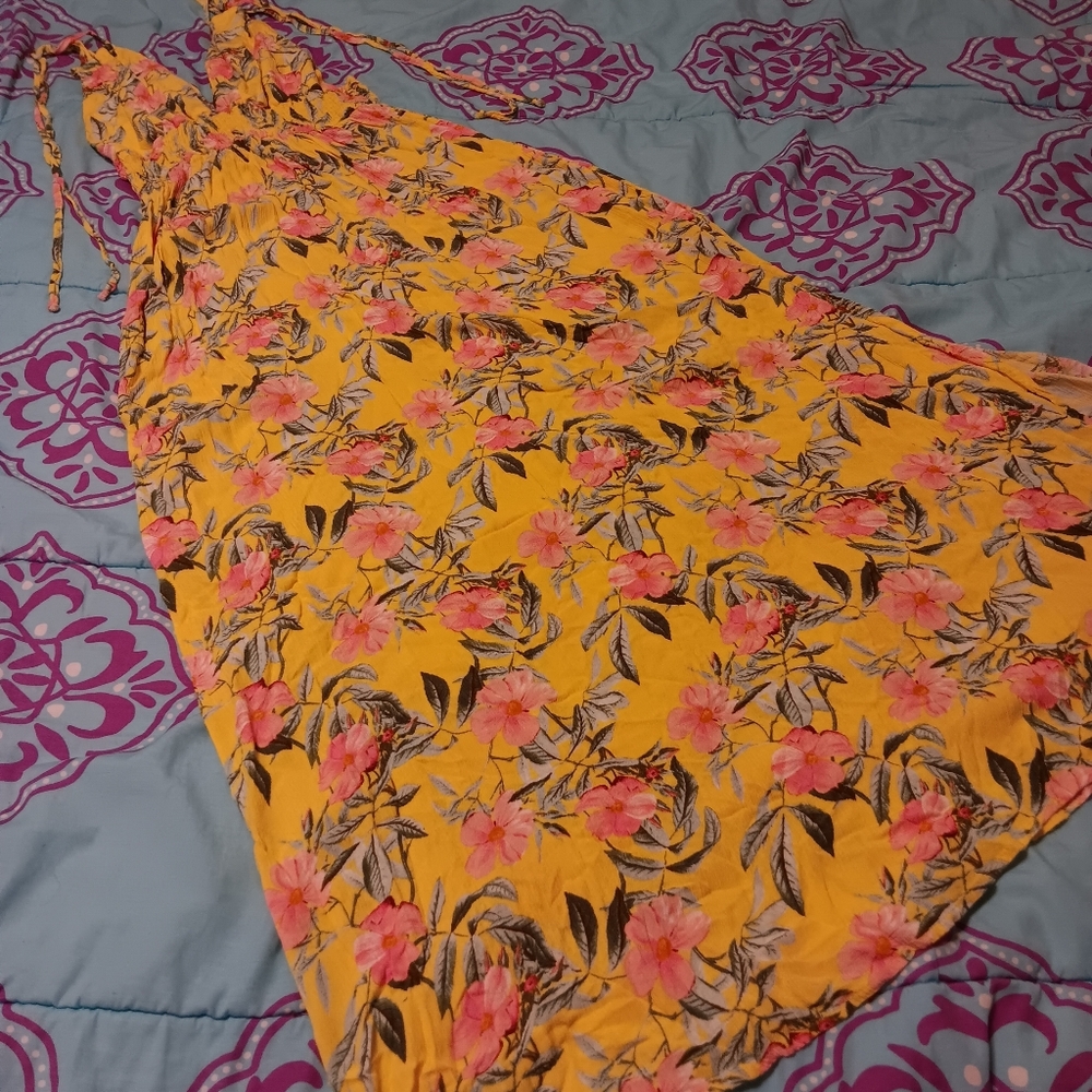 Timing 🐞 yellow halter dress M